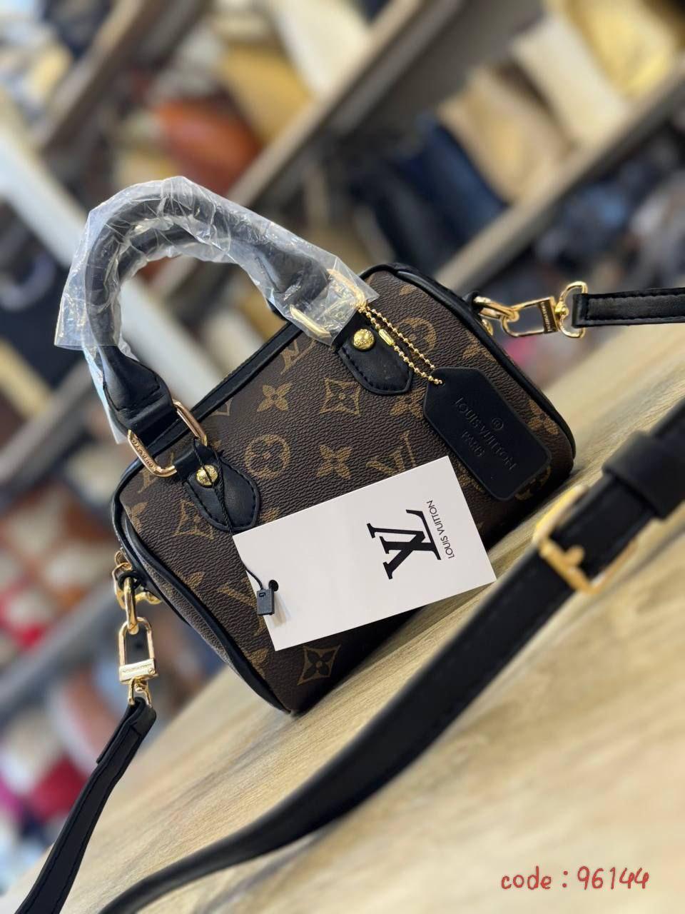 LOUISE VUITTON