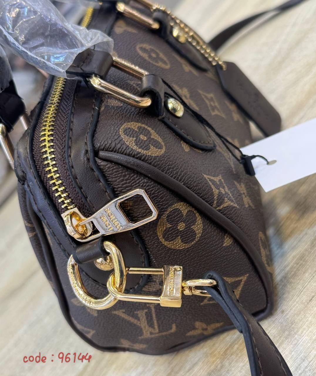 LOUISE VUITTON