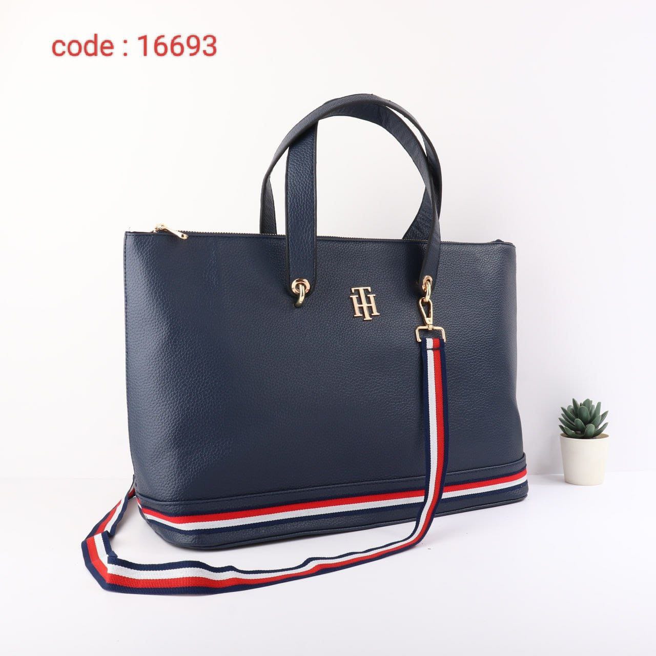 TOMMY HILFIGER