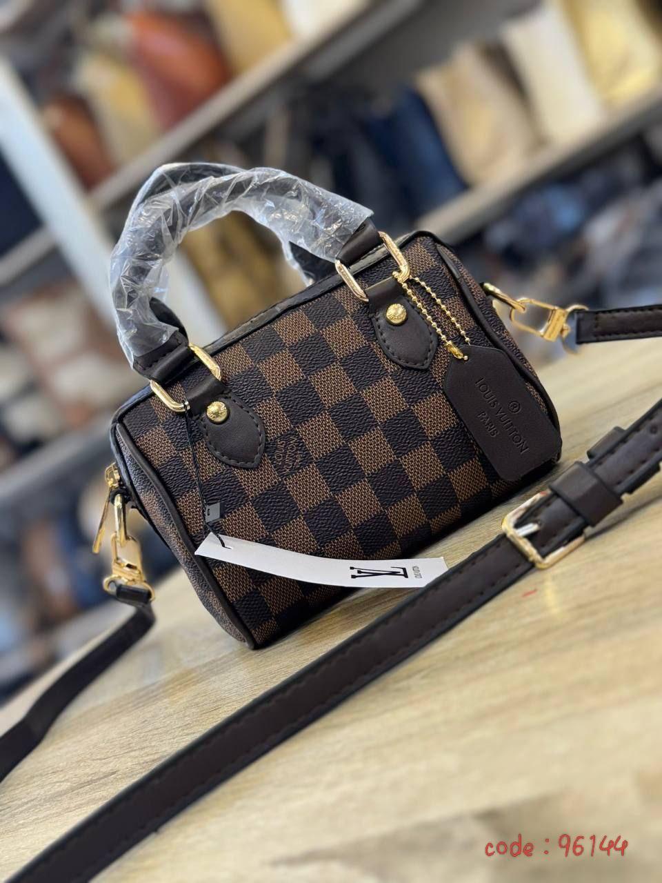 LOUISE VUITTON